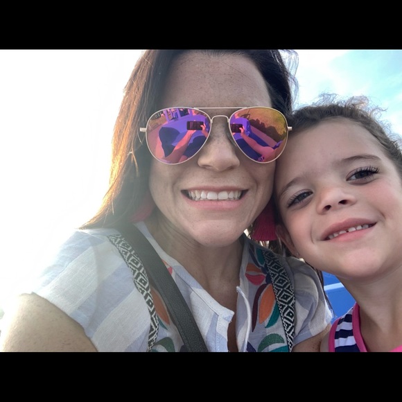 Meet your Posher, Danielle - Picture 1 of 1